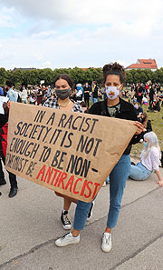 Kundgebung "Black Lives Matter" mit über 1.000 Demonstranten gegen Rassismus und Polizeigewalt am 11.07.2020 auf der Theresienwiese (©Foto: Martin Schmitz)